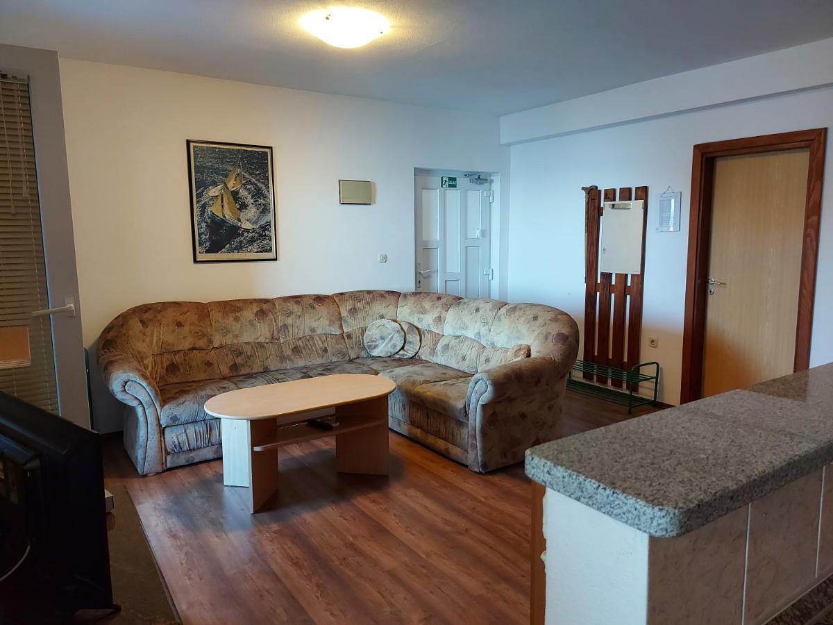 Apartmani Tatjana Okrug Gornji Exterior photo
