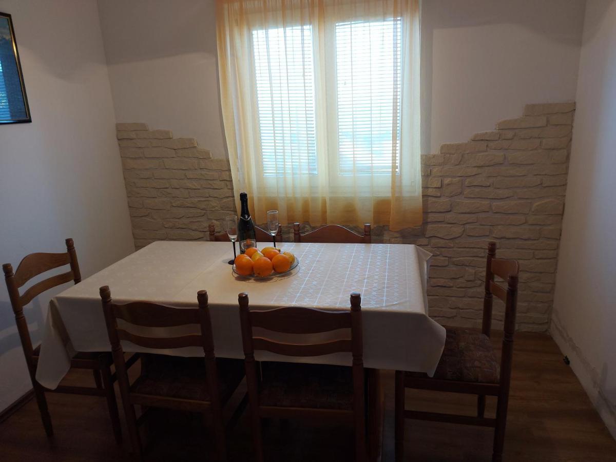 Apartmani Tatjana Okrug Gornji Exterior photo
