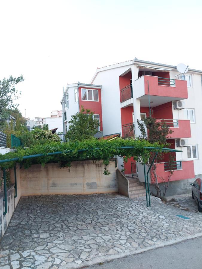 Apartmani Tatjana Okrug Gornji Exterior photo